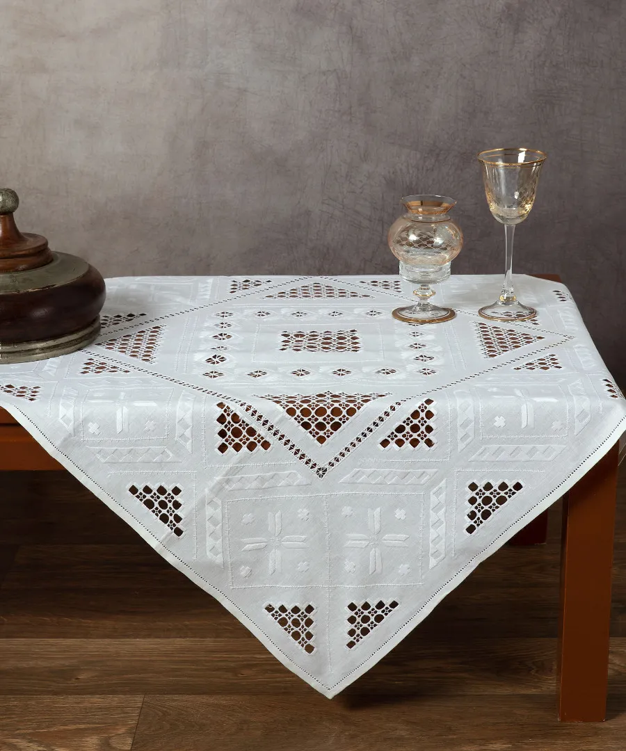 Χειροποίητο λευκαδίτικο καρέ 342-1 (90cm x 90cm)