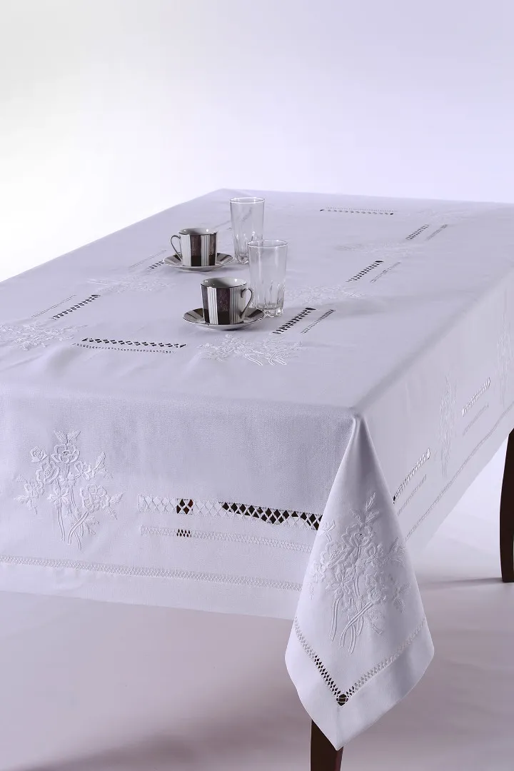 Χειροποίητο τραπεζομάντηλο 232 (170cm x 270cm) λευκό