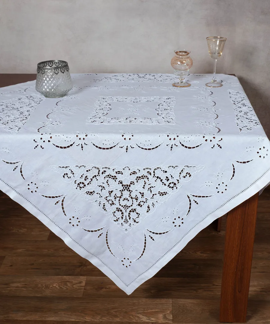 Κοφτό τραπεζομάντηλο χειρός (140cm x 140cm) HY87