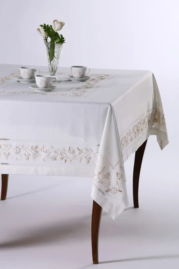 Χειροποίητο τραπεζομάντηλο 700 (170cm x 220cm)