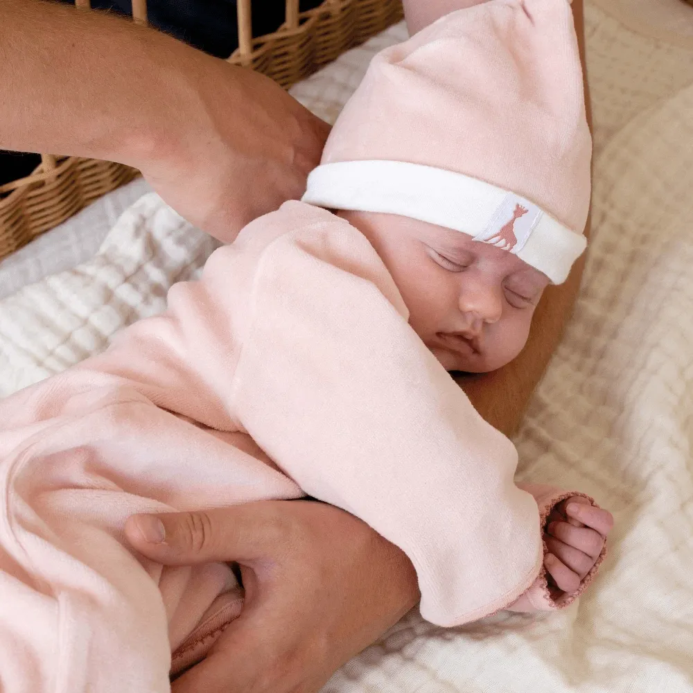 Βελουτέ Σκουφάκι 1-3 Μηνών - Σάπιο Μήλο - SOPHIE LA GIRAFE