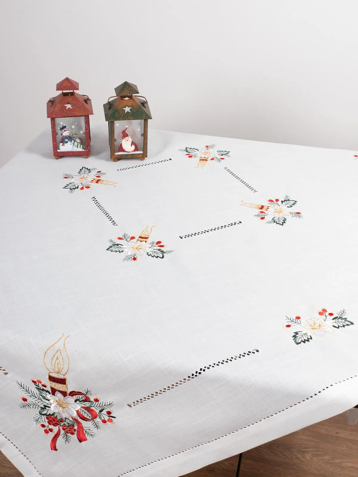 χριστουγεννιάτικο τραπεζομάντηλο ( 180cm x 180cm) 1538-1539