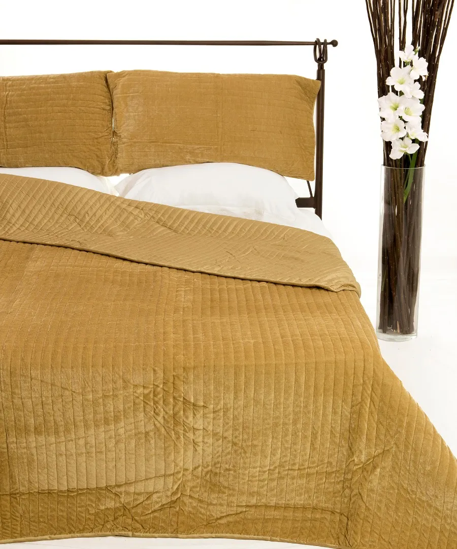 ΚΟΥΒΕΡΛΙ σετ (220cm x 240cm + 2 x 50cm x 70cm) VELVET χρυσό