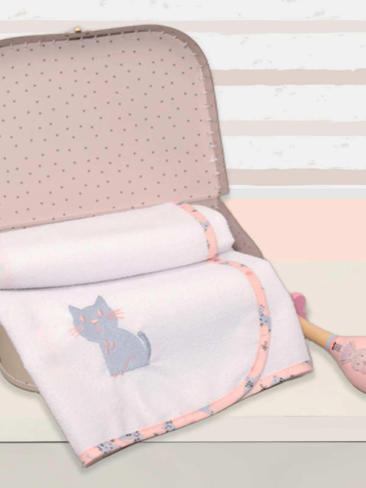 Σελτεδάκι με Κέντημα 50x70cm 250 γρ/τμ Design 215 Oliver Baby