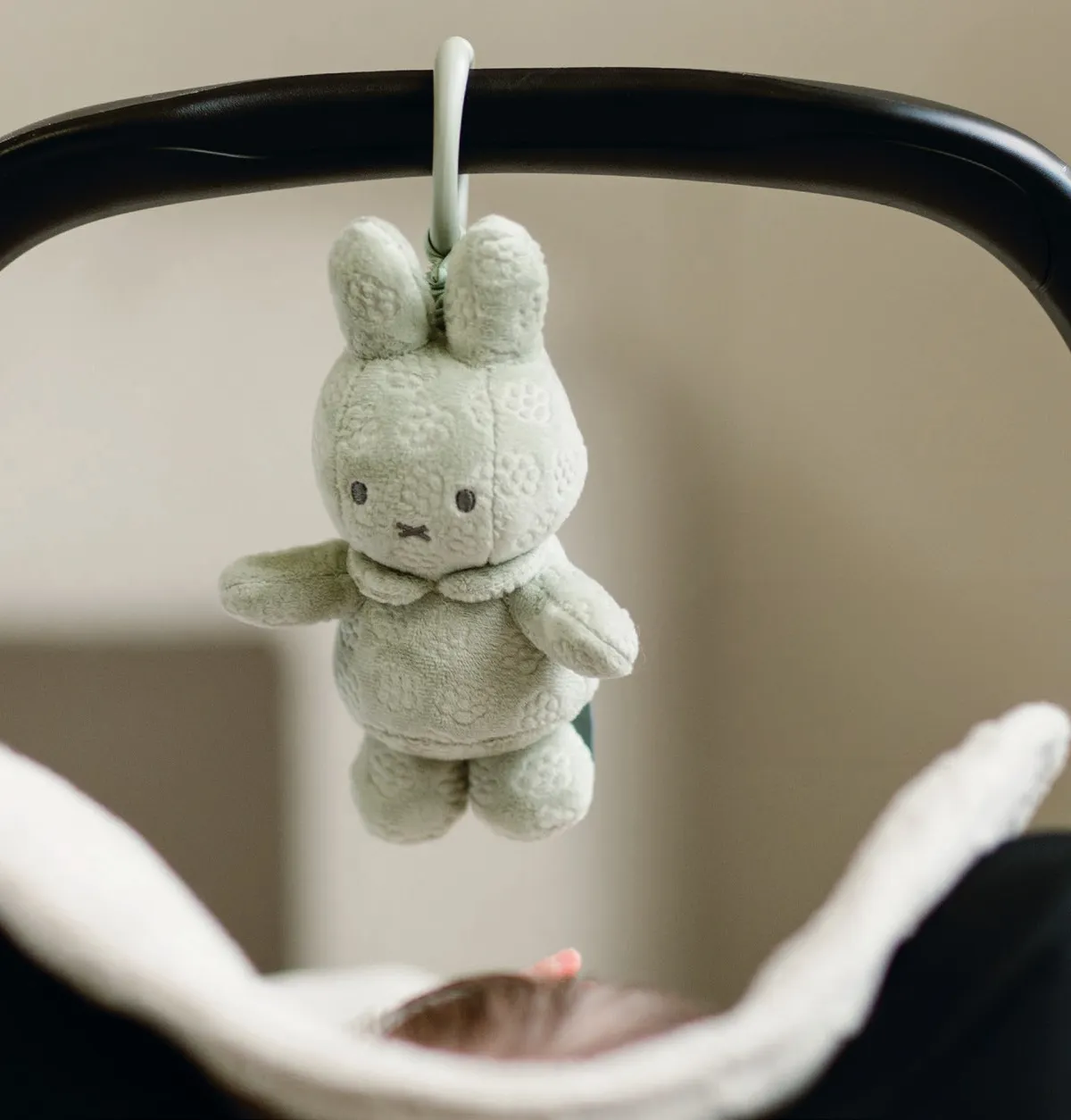 Κρεμαστό Παιχνίδι Καροτσιού Πράσινο Miffy Flowers