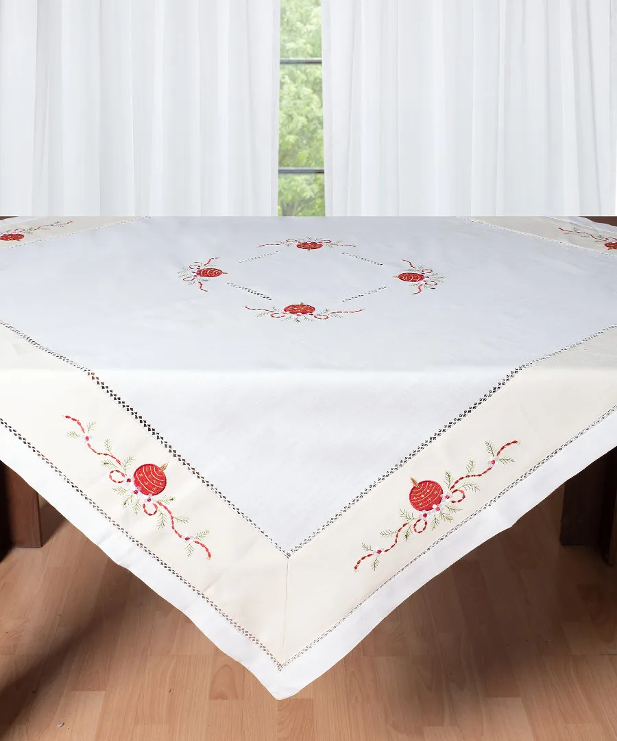 χριστουγεννιάτικο τραπεζοκαρέ ( 135cm x 135cm) 5911