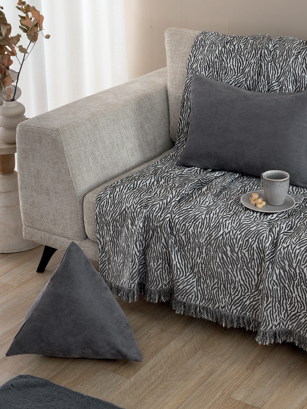 Διακοσμητική μαξιλαροθήκη με γέμιση 43x43x43 AS104 GREY