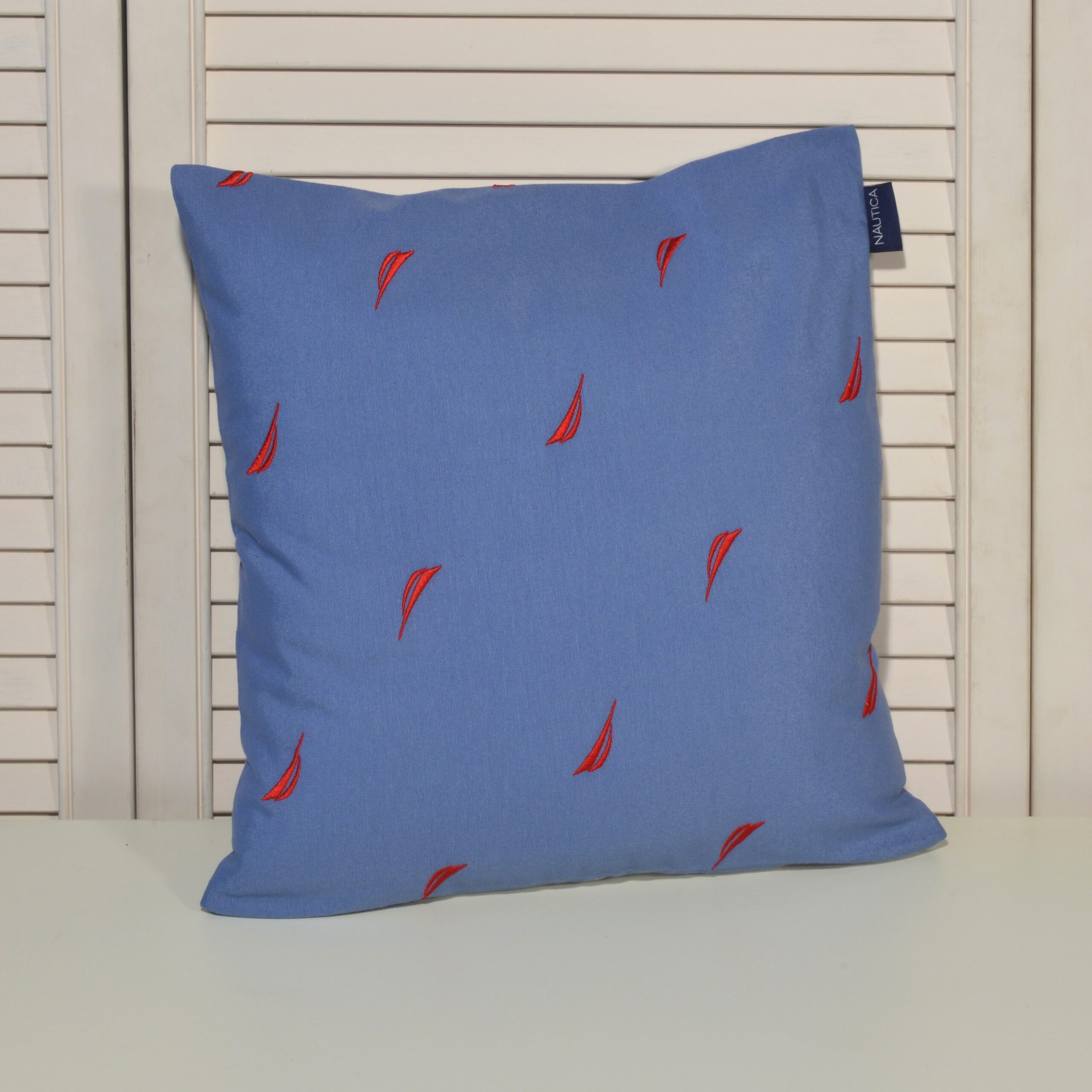 Μαξιλαροθήκη Διακοσμητική Λονέτα Κεντητή Des. 222 Μπλε με Κόκκινο Κέντημα