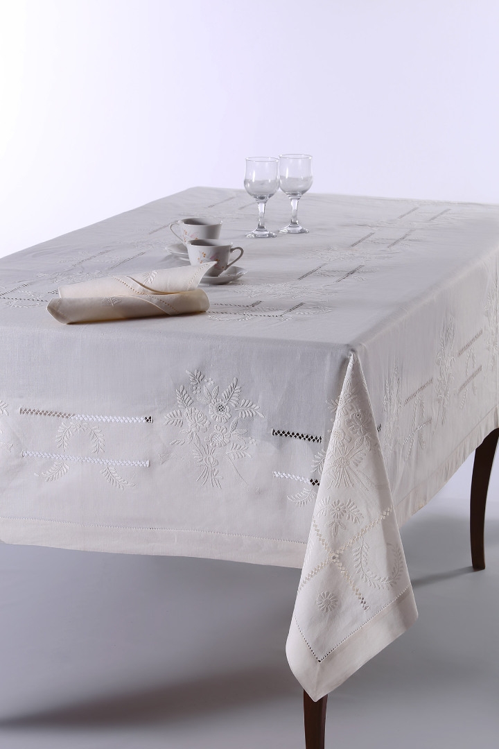 Χειροποίητο τραπεζομάντηλο 233 (170cm x 270cm)