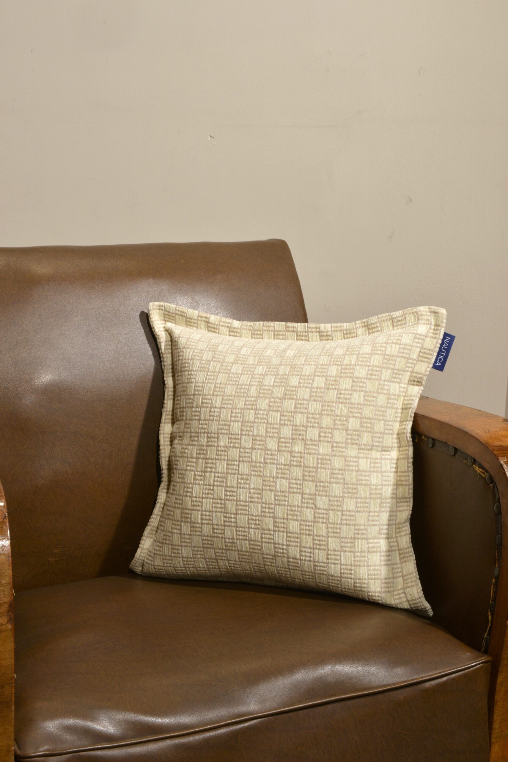 Μαξιλαροθήκη Διακοσμητική 43x43 Σενίλ Εκρού Καρρώ