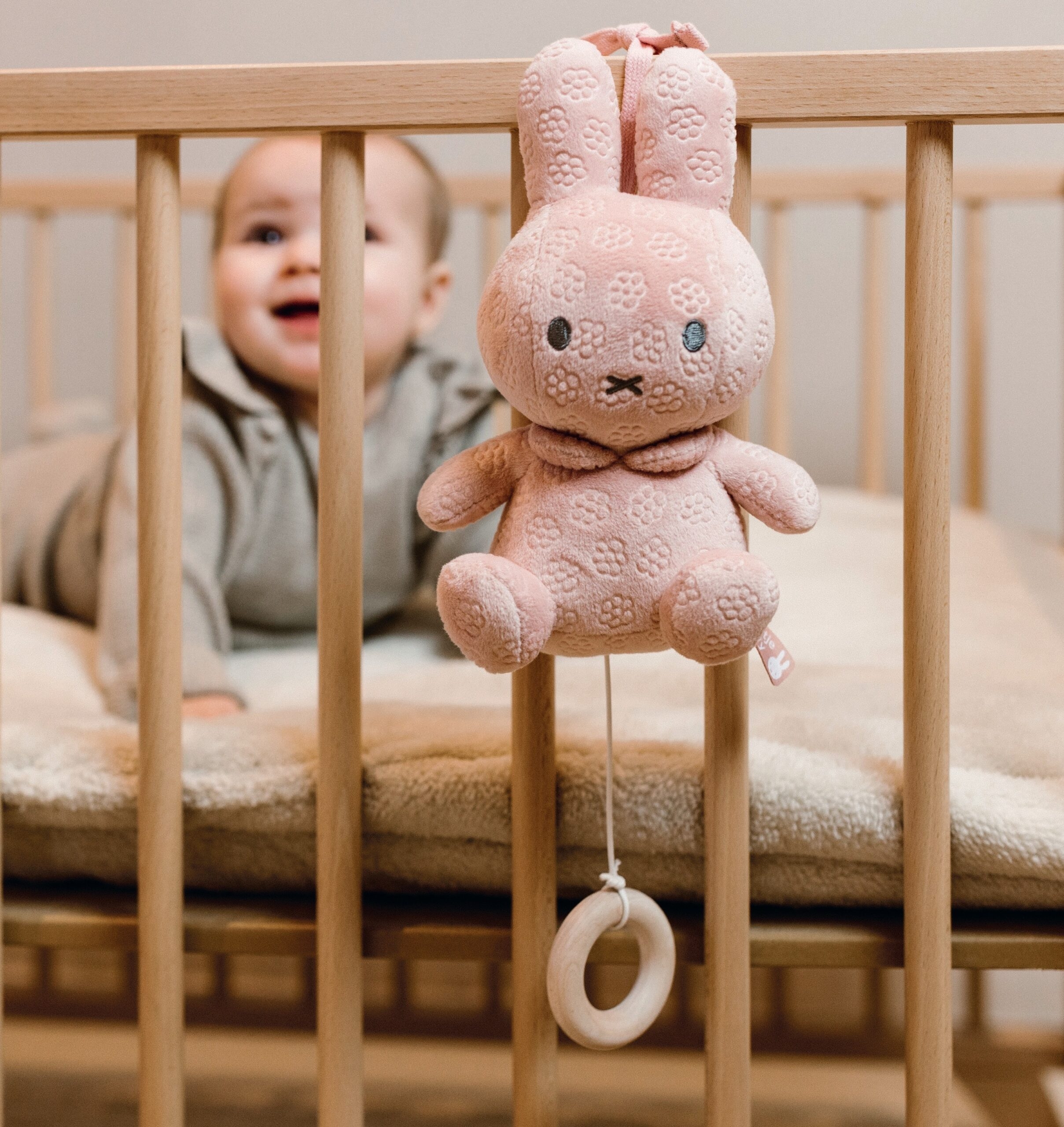 Κρεμαστό Μουσικό Κουτί Ροζ Miffy Flowers