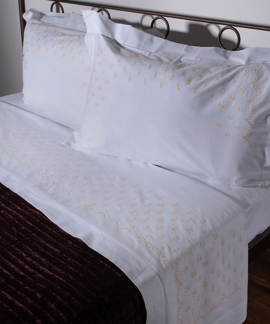 ΧΕΙΡΟΠΟΙΗΤΟ ΣΕΝΤΟΝΙ ΜΕ ΚΕΝΤΗΜΑ 2806B ΤΕΣΣΑΡΩΝ ΤΕΜΑΧΙΩΝ (225CM X 270CM) ΛΕΥΚΟ ΚΙΤΡΙΝΟ