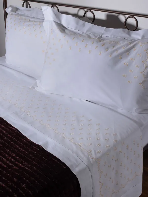 Προϊόν ΧΕΙΡΟΠΟΙΗΤΟ ΣΕΝΤΟΝΙ ΜΕ ΚΕΝΤΗΜΑ 2806B ΤΡΙΩΝ ΤΕΜΑΧΙΩΝ (180CM X 270CM) ΛΕΥΚΟ ΚΙΤΡΙΝΟ Εικόνα