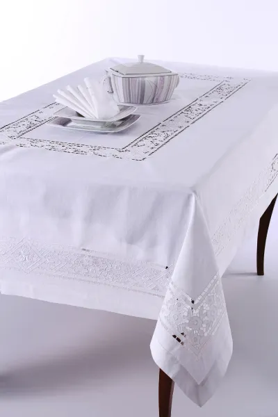 Χειροποίητο τραπεζομάντηλο 682 (170cm x 170cm) λευκό