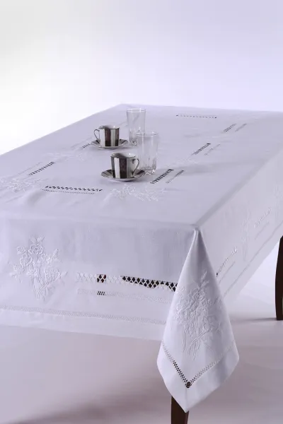 Χειροποίητο τραπεζομάντηλο 232 (170cm x 270cm) λευκό