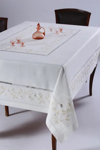 Χειροποίητο τραπεζομάντηλο 8302 (170cm x 170cm) λευκό