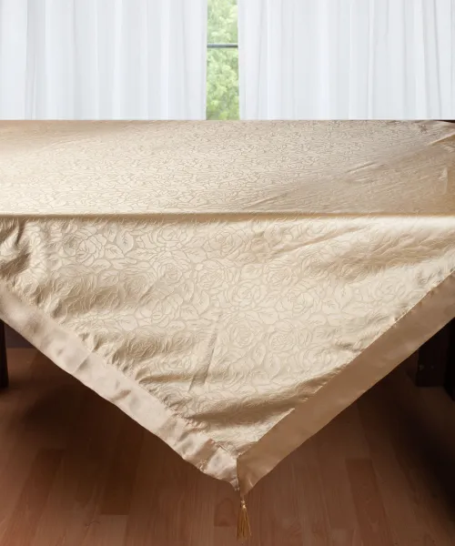 Σατέν τραπεζοκαρέ 2009 λουλούδι (130cm x 130cm) χρυσό