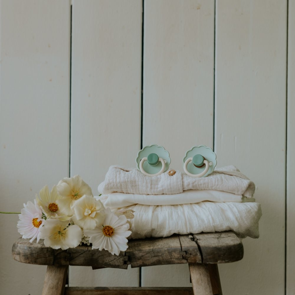Σετ 2 Πιπίλες Σιλικόνης FRIGG Daisy Little Darling/Cream 6-18 Μηνών