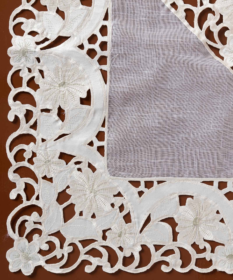 Σατέν κοφτό τραπεζοκαρέ (135cm x 135cm) L09021A