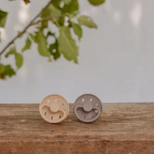 Σετ 2 Πιπίλες Σιλικόνης FRIGG Moon Phase Croissant/Portobello 6-18 Μηνών