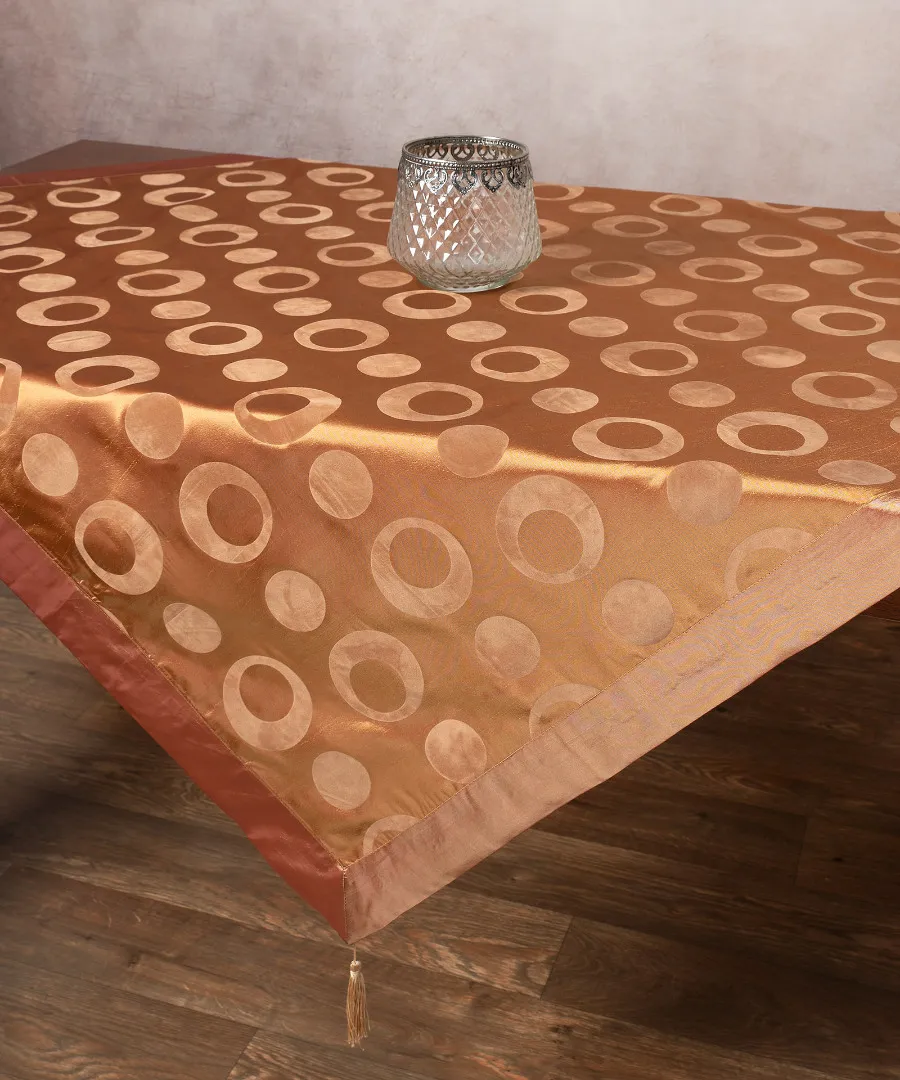 Σατέν τραπεζοκαρέ 082 (130cm x 130cm) χρυσό