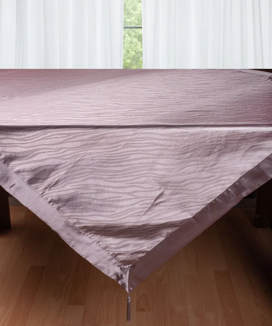 Σατέν τραπεζοκαρέ 2009 (130cm x 130cm) μώβ