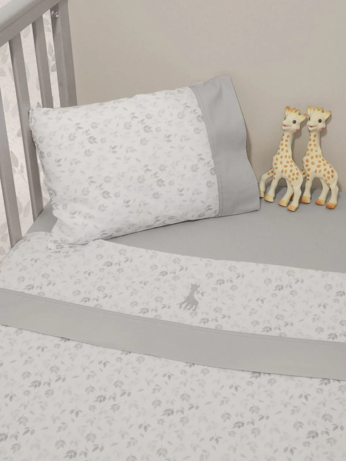 Σεντόνια Κούνιας Σετ 3τεμ.110x170 με Λάστιχο Design 507 SOPHIE LA GIRAFE