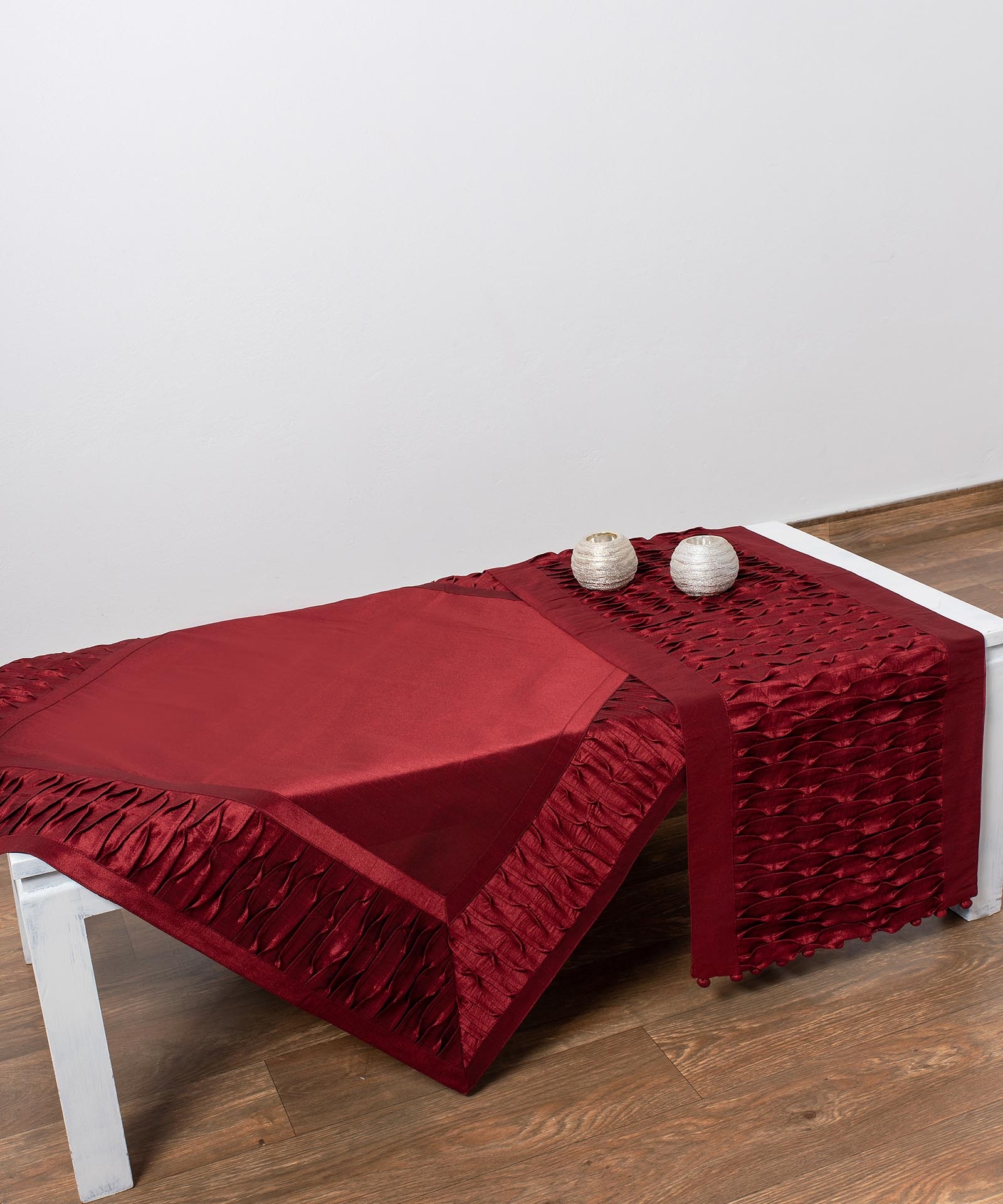 Τραπεζομάντηλα (130cm X 130cm) 8373 κόκκινο