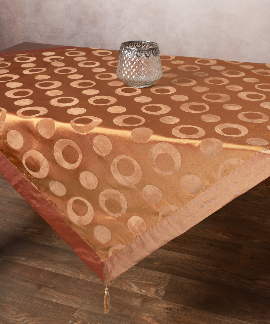 Σατέν τραπεζοκαρέ 082 (130cm x 130cm) χρυσό