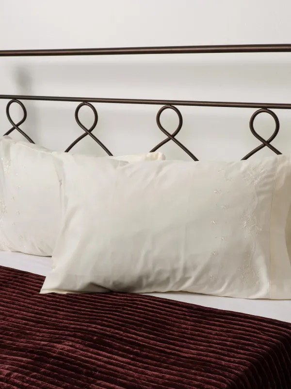 Βαμβακερή μαξιλαροθήκη με κέντημα 050 (46cm x 70cm) μπέζ ζευγάρι